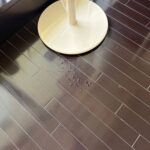 床に垂れた水滴